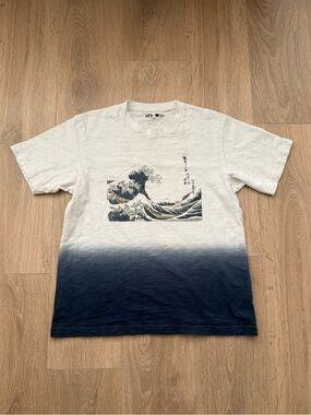 Uniqlo Men’s White & Navy Wave Dip-Dye Graphic Tee